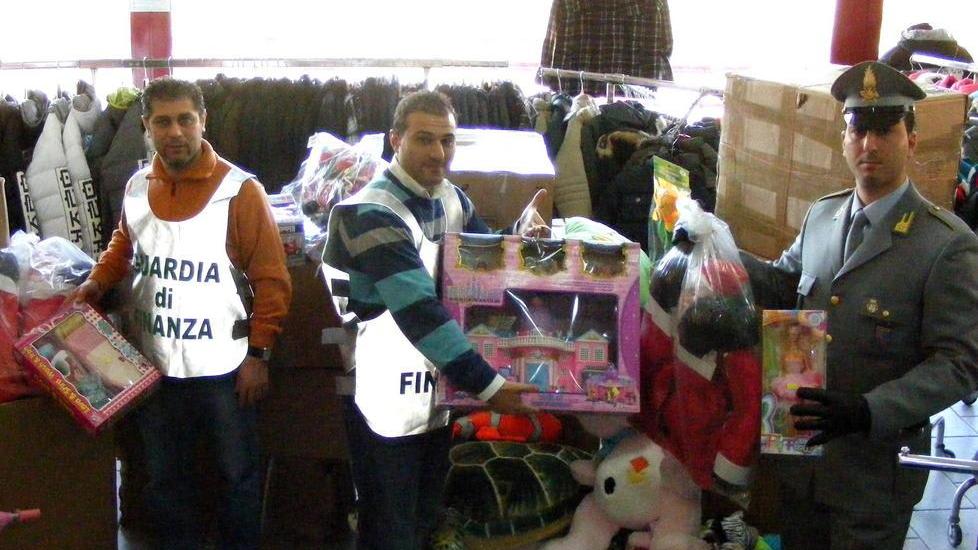 Maxi sequestro di prodotti cinesi