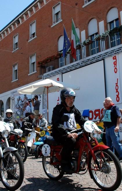 Piazza Garibaldi, arena per moto 