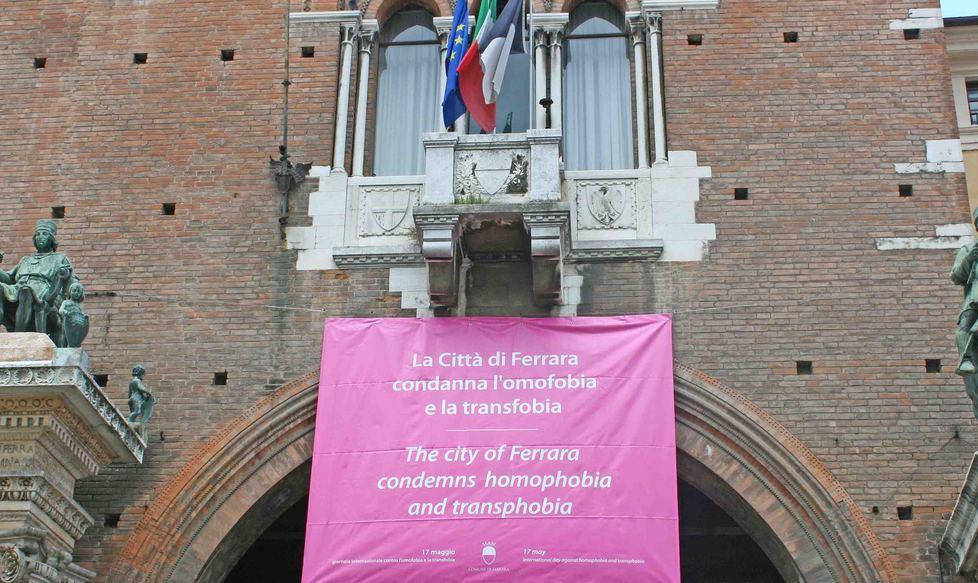 Le Sentinelle mute fanno parlare la città 