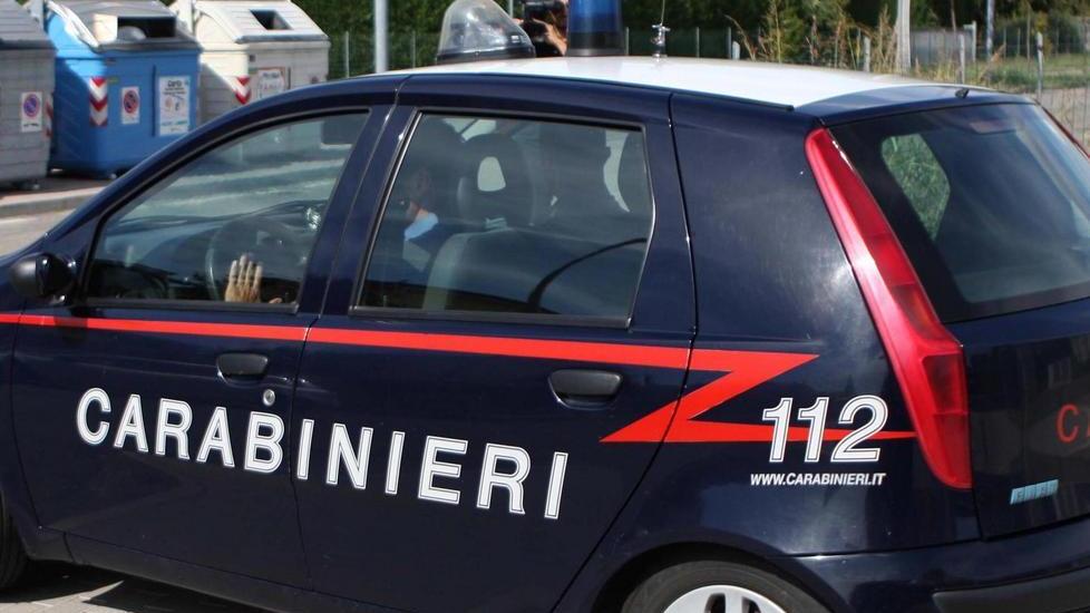 Minacce e botte a tutti, arrestato