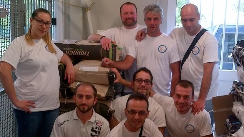Tre quintali di cibo ai cani abbandonati