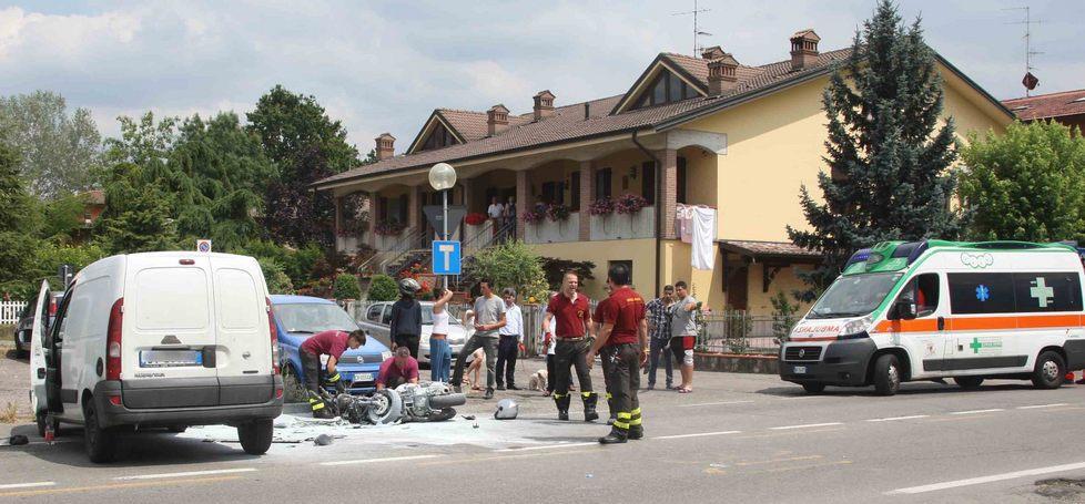 Frontale in scooter, grave un 29enne 