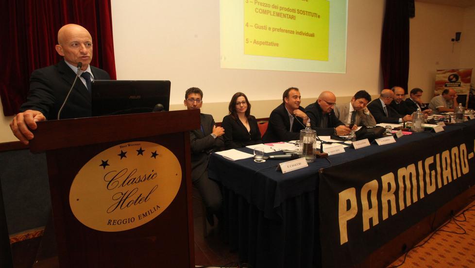 Parmigiano Reggiano Piano di riacquisto per sostenere i prezzi 