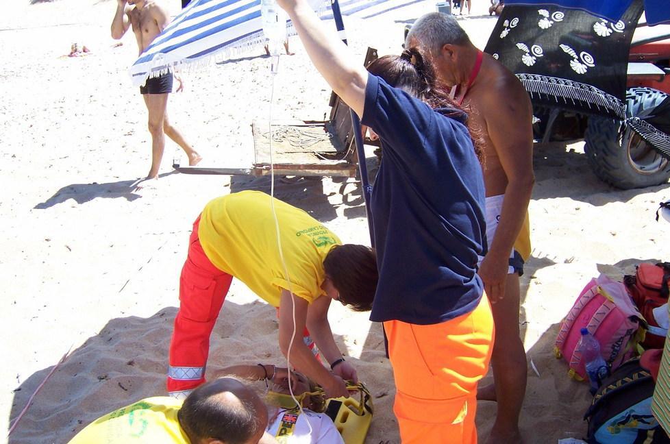 Malore in acqua, elisoccorso da Sassari per un 77enne 