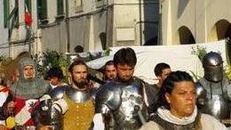 La sfida a colpi di spada tra Pisa e Firenze rivive a Cascina