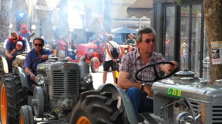 Vada sull’aia; oggi trebbiatura e sfilata in piazza in costume