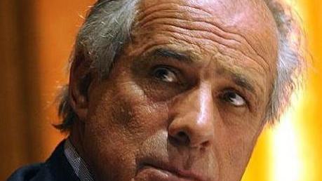 Cordata con ex calciatori per rilevare il Grifone