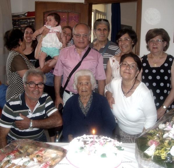 Una festa per “tia Minnia” che ha spento 101 candeline