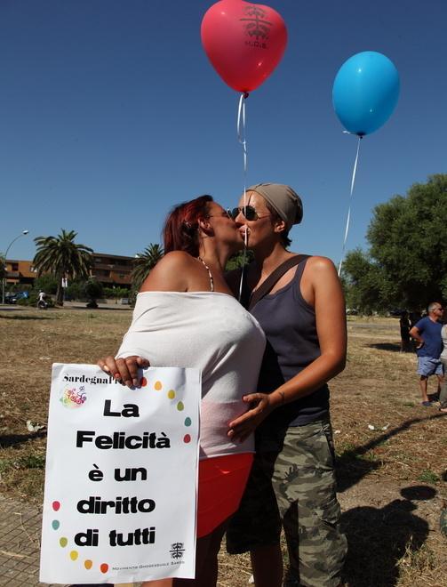 Alghero, contro l’omofobia una grande festa colorata 