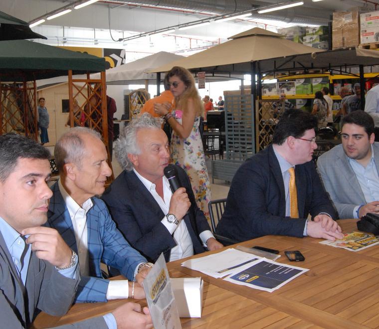 Un megastore per la casa, apertura tra le polemiche 