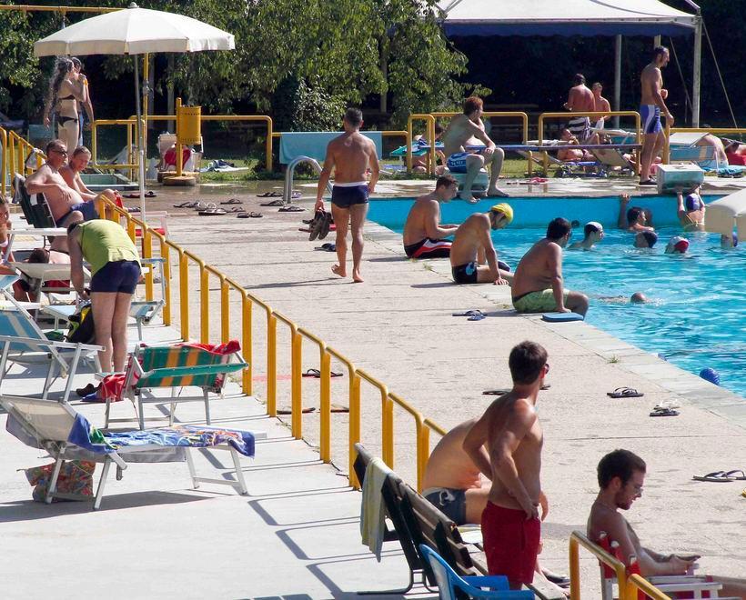 I bagnini fanno arrestare il ladro 