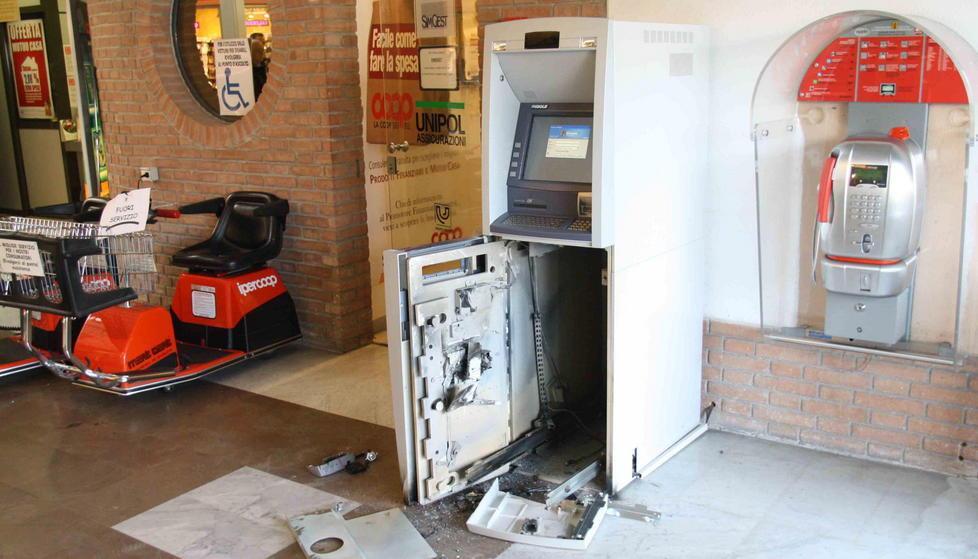 Ritrovato il Bancomat smurato al Mps