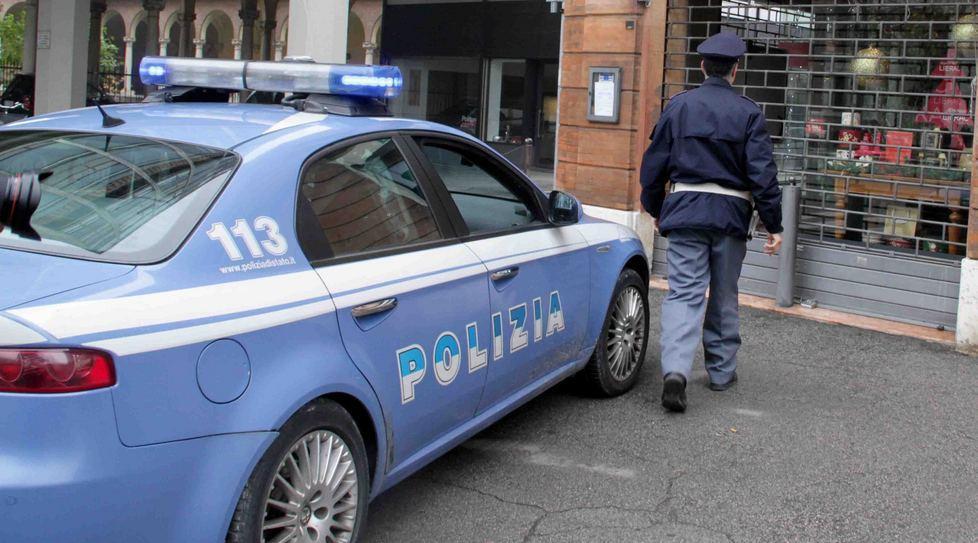 Rubano cosmetici per 20 euro, denunciate