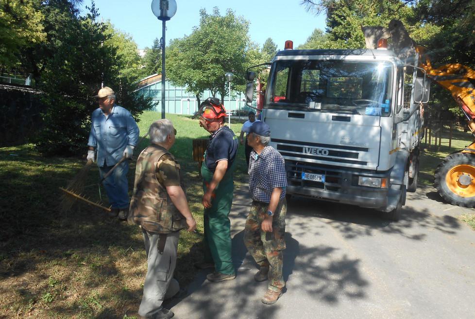 In settanta per pulire e sistemare i parchi