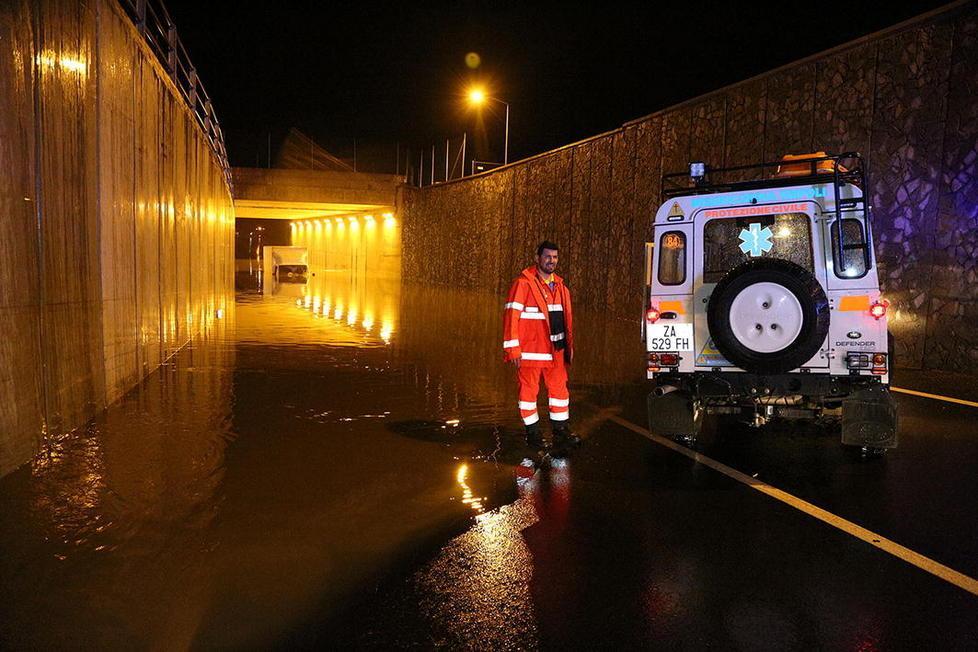 Maltempo: pompieri in soccorso di automobilisti nei sottopassi dell’Empolese 