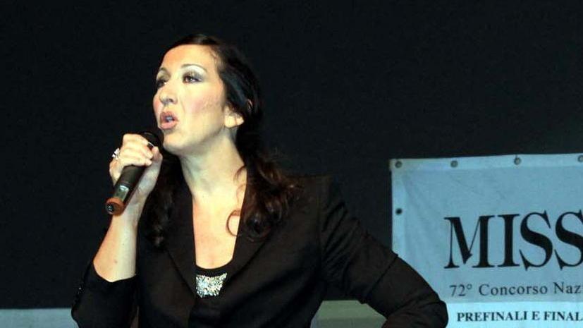 “Notte di gioie” con l’imitatrice Emanuela Aureli