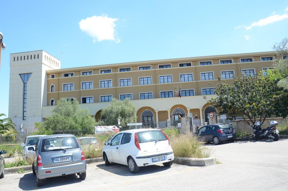 Allarme bomba all’agenzia delle Entrate, evacuato l’edificio 