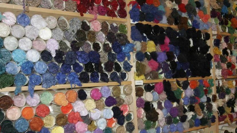 Prato, impennata dei costi dei coloranti tessili, tintorie e stamperie in allarme