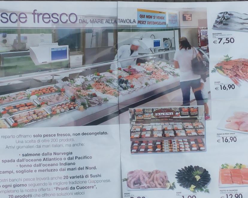 Subito spariti i volantini con le promozioni all’Esselunga di Pratilia 