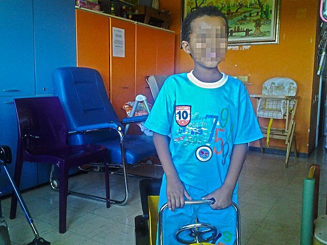 Salvo bimbo eritreo malato, per le cure il padre fa 300 km a piedi 