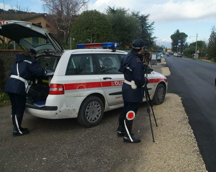 Tornano i controlli notturni della polizia municipale di Capannori 