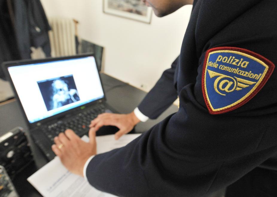 Il raggiro lo porta l’email: occhio alla finta PostaPay 