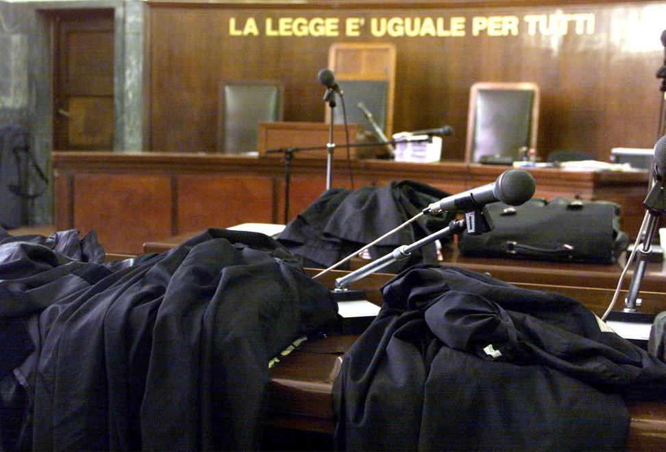 Bruciato vivo in auto, il pm chiede condanne a diciotto e sei anni 