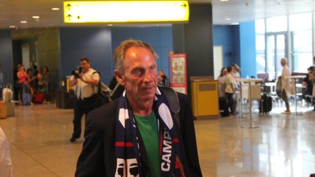 Zeman sbarca a Cagliari: «Sono contento di essere qui»