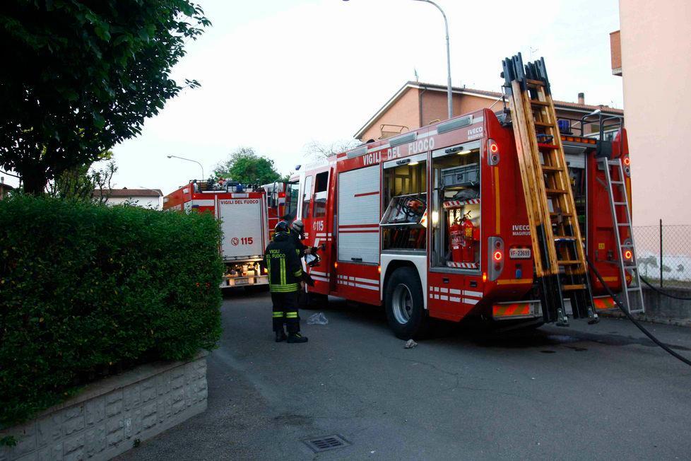 Incendio in casa a Rubiera madre e due figli intossicati 