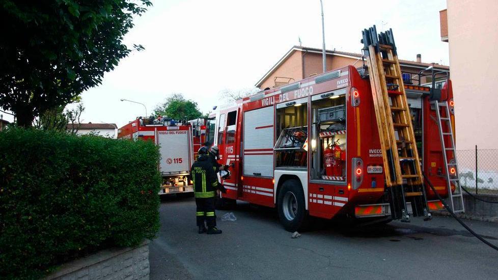Incendio in casa a Rubiera madre e due figli intossicati