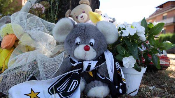 Peluche, giocattoli e palloncini per il piccolo Salvatore