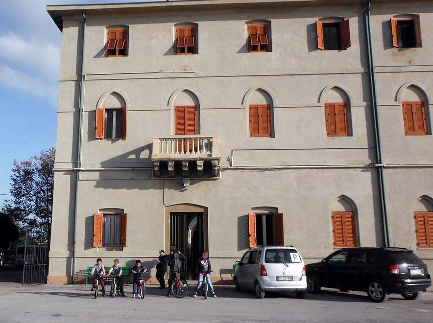 Retta non pagata di 2 bimbi I frati fanno causa a Carrara