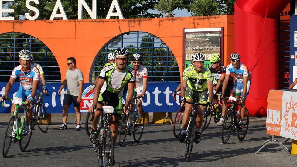 In 300 pedalano a Montecatini per ricordare Gino Bartali