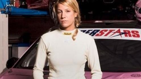 Michela sgassa in faccia agli uomini