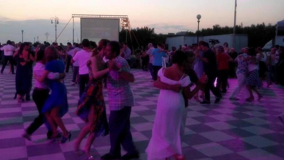 La passione del tango profuma la notte della Terrazza