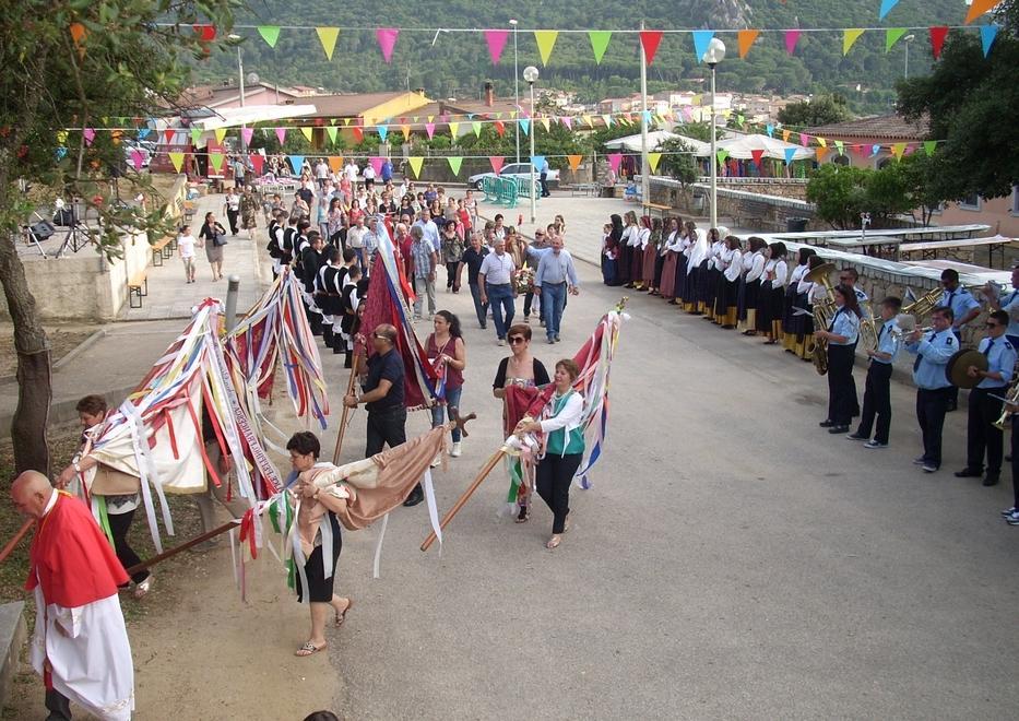 San Giovanni, i fedales e la processione