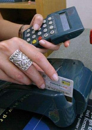 Da oggi Pos obbligatorio, l’intesa di Confesercenti