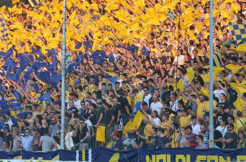 Il Modena ricambia, un applauso ai tifosi 