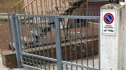 Ancora litigi e proteste per i finti passi carrai