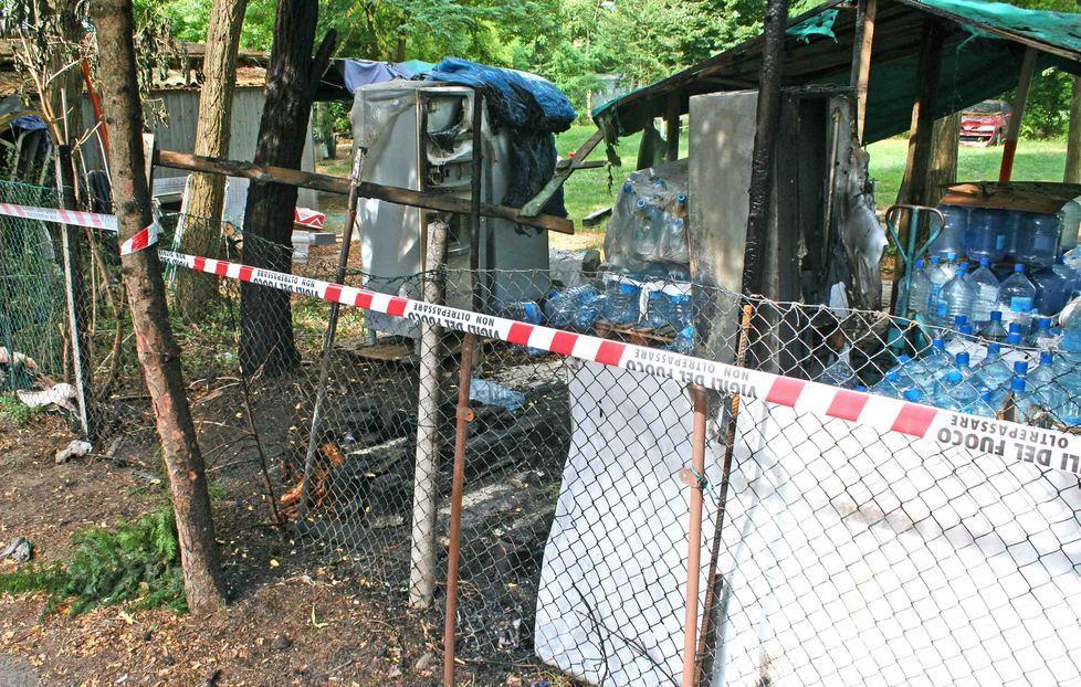 Incendio, distrutto capannone 