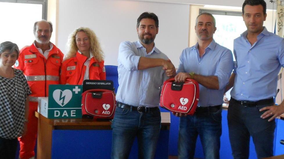 Finiti i corsi, ecco sei defibrillatori per le società sportive
