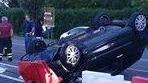 Auto si ribalta in rotatoria Il conducente esce illeso