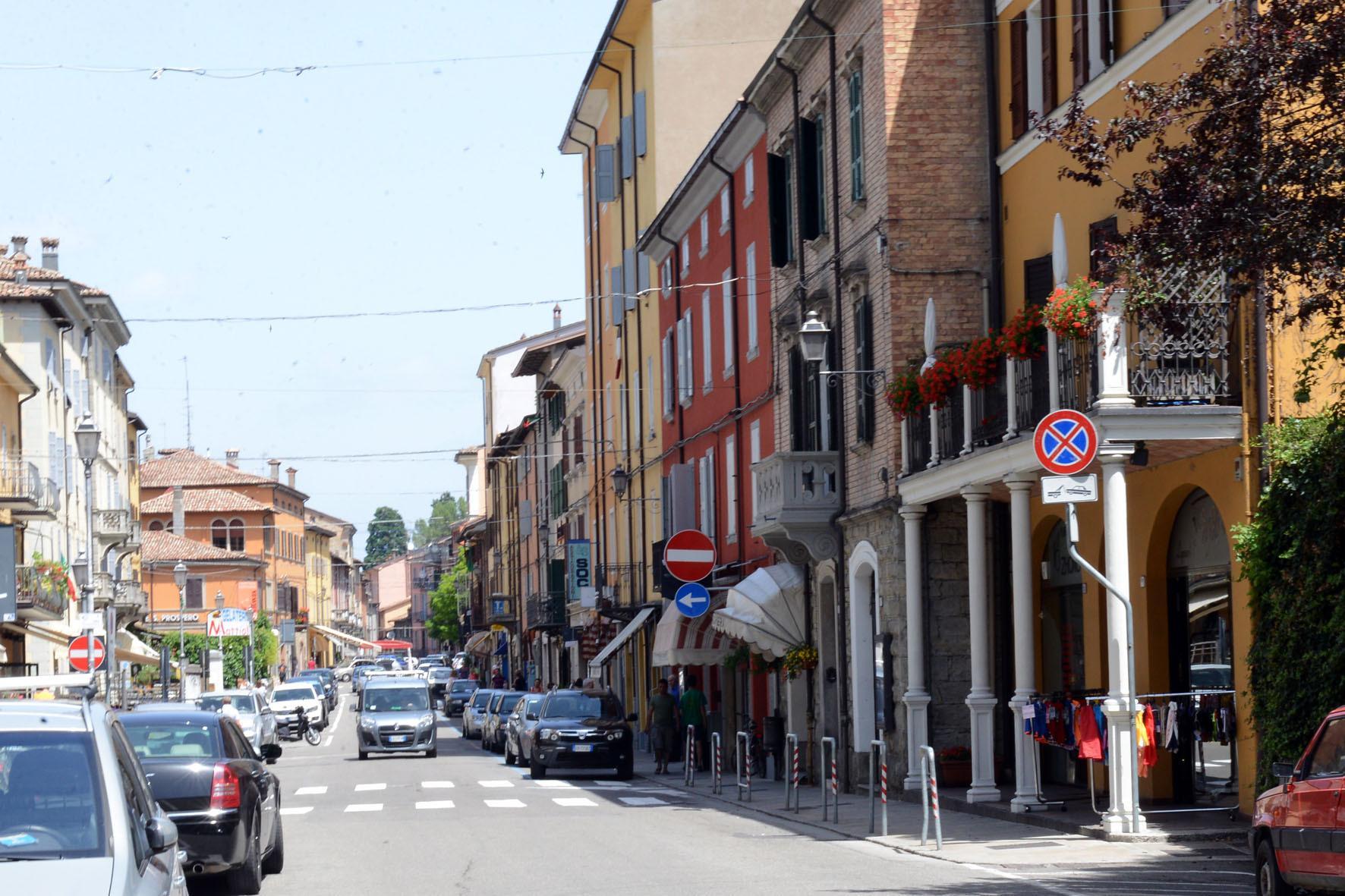 Il centro di Pavullo: i commercianti lamentano crisi nelle vendite