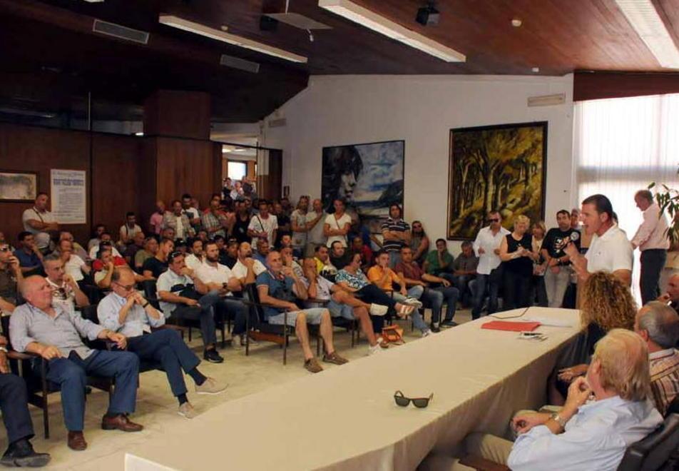 Centinaia di cavatori contro il Piano paesaggistico 
