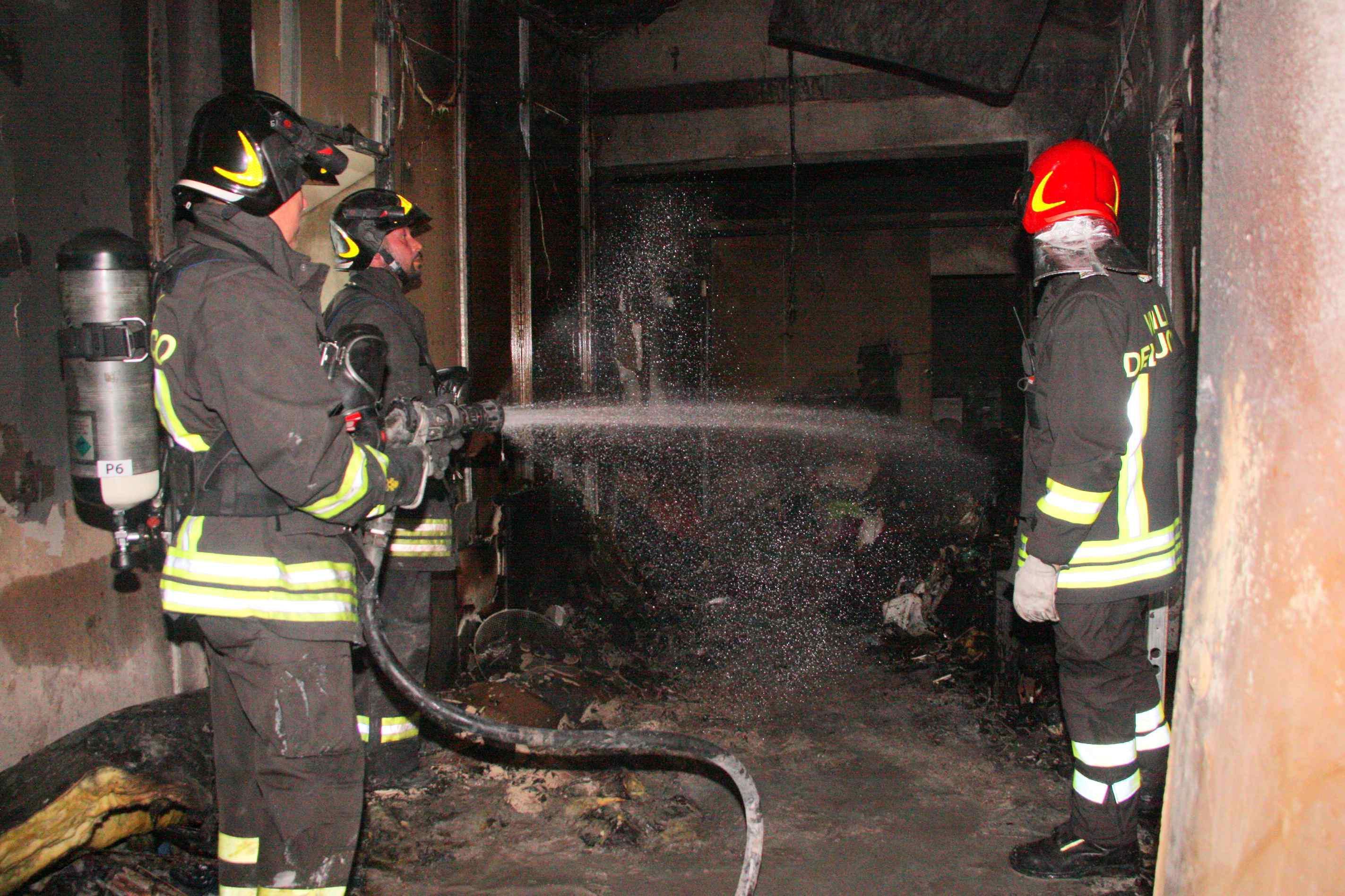 Incendio in un sottotetto in via di San Paolo 