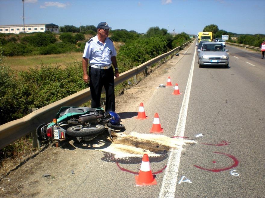 Scontro frontale auto-moto, grave un 40enne di Stintino 