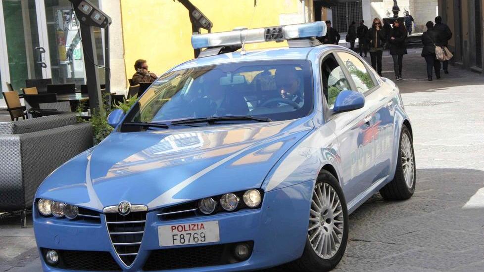 Pensionato rapinato davanti alla banca, la polizia prende il bandito