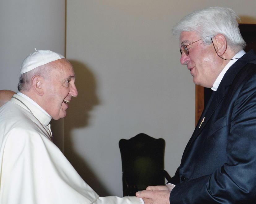 Don Renzo Nencioni dice messa con Papa Francesco 