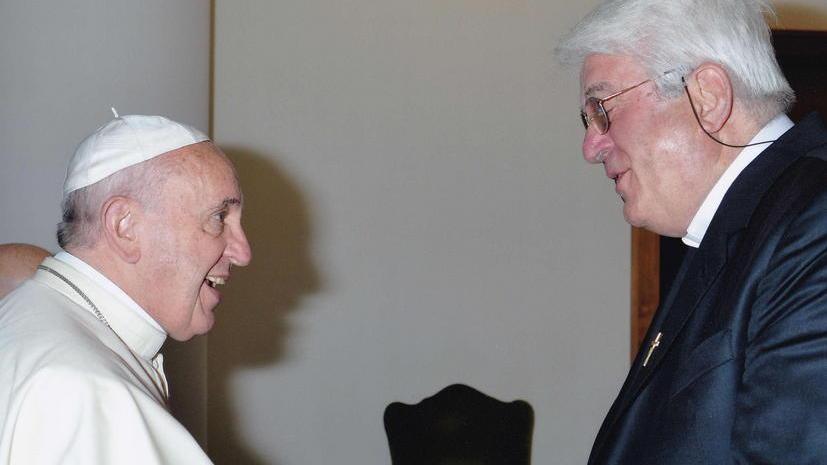 Don Renzo Nencioni dice messa con Papa Francesco