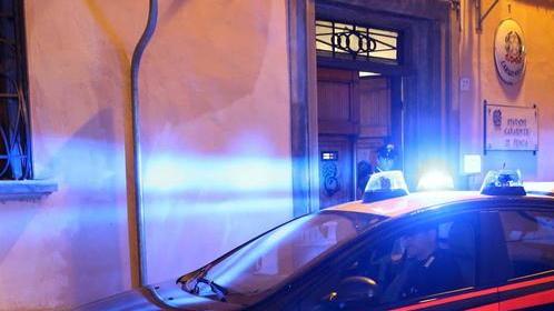 Sorpreso mentre spaccia a minori